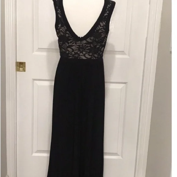 R&M Richards Black Lace Elegant Evening Formal Wedding Event Dress Size 12P - Picture 4 of 5